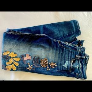 American Eagle size 8 super stretch embellished skinny jeans